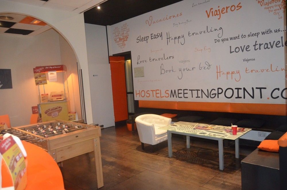 Hostels Meetingpoint Madrid Exterior photo